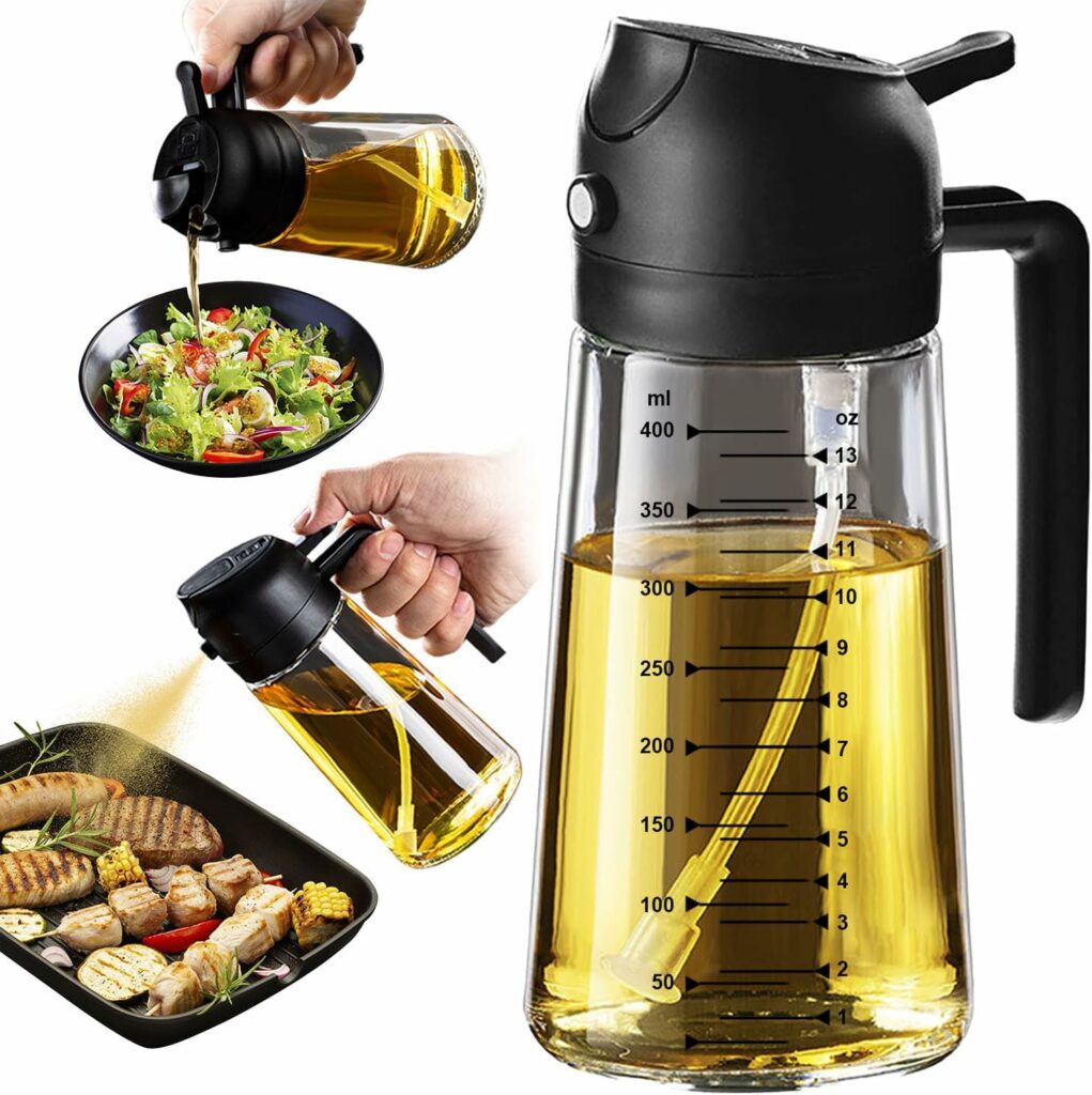 Pulvérisateur d’huile en verre utilisé pour appliquer une fine brume d’huile sur des aliments avant cuisson dans un bol en verre Ninja Crispi