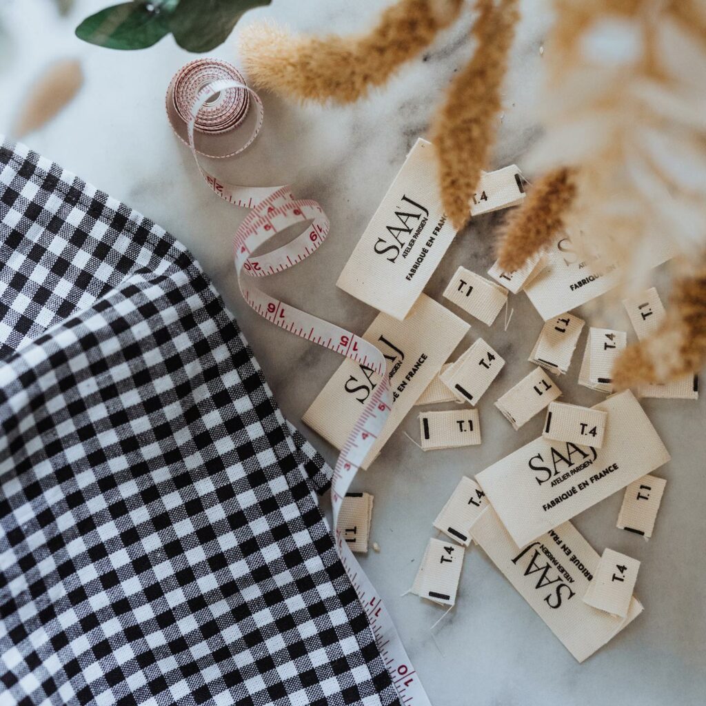 Exemple de robe Saaj Paris portée par différentes morphologies illustrant le nouveau système de tailles T0 à T4