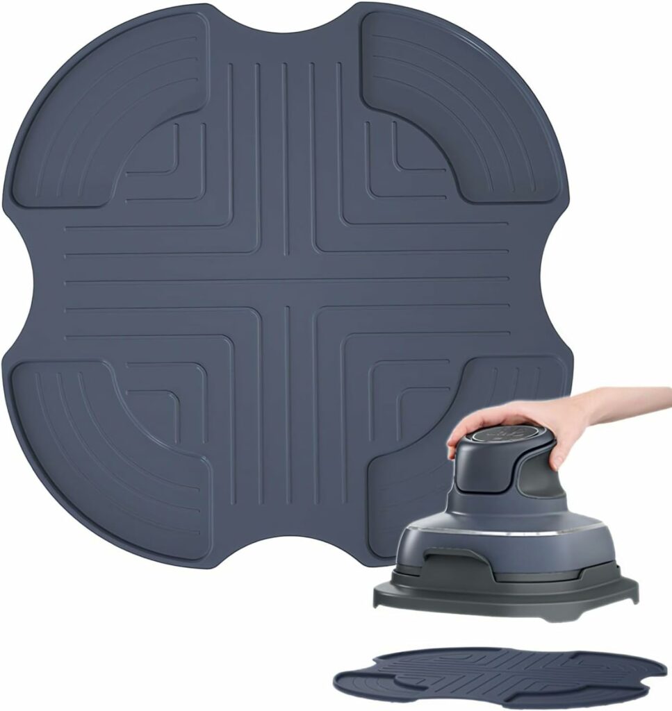 Tapis en silicone résistant à la chaleur posé sur un plan de travail, accueillant le PowerPod du Ninja Crispi encore chaud pour protéger la surface après la cuisson