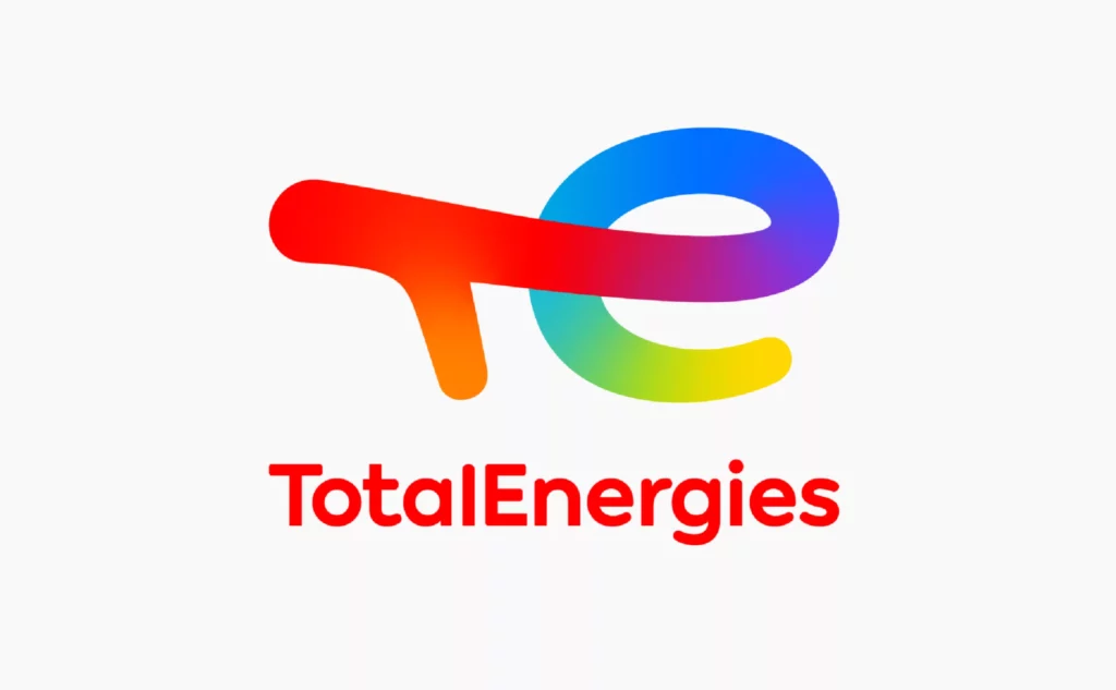 Logo TotalEnergies et visuel de communication climatique illustrant l’affaire de neutralité carbone jugée trompeuse par la justice française