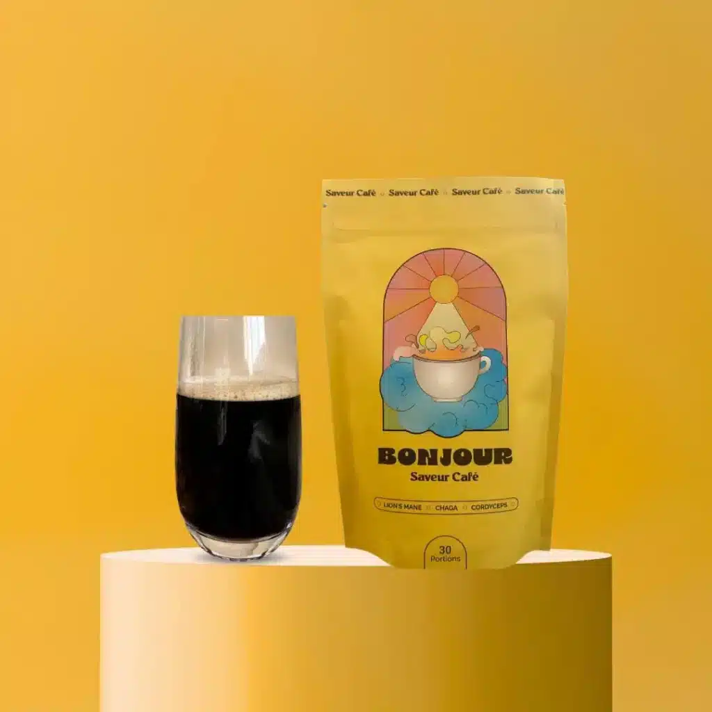Trois formats de la boisson Bonjour Drink aux champignons adaptogènes en saveurs Originale Cacao et Café, 2250 mg d'extraits biologiques français par tasse, alternative au café fabriquée en France testée par le laboratoire Phytocontrol