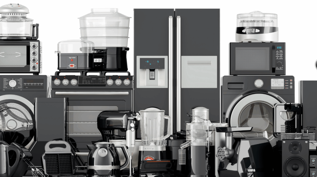 Cuisine domestique avec plusieurs appareils de cuisine modernes posés sur le plan de travail, dont un air fryer, un blender, une machine à café et une sorbetière, illustrant des tests d’appareils de cuisine utilisés au quotidien.