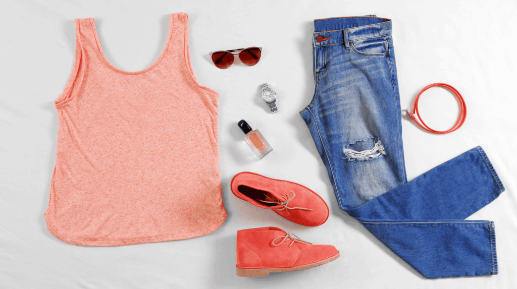 exemple de vêtements pour un sudoku packing avec t shirt pantalon short et veste