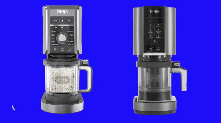 Comparatif Ninja Creami vs Ninja Creami Deluxe avec les deux machines à glace Ninja côte à côte sur un plan de travail de cuisine