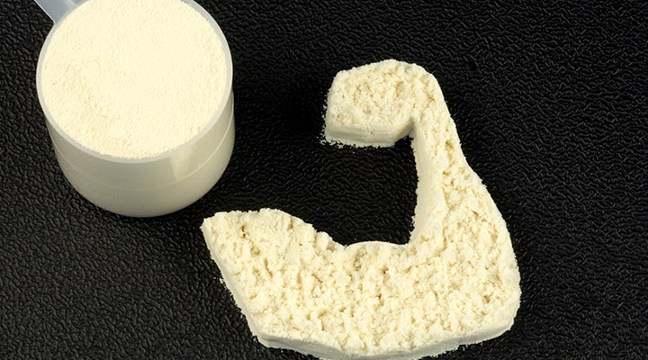 Zoom sur l'atelier de fabrication ou les emballages de la marque Bulk illustrant la production interne à Colchester en Angleterre, marque britannique fondée en 2005 qui fabrique l'ensemble de ses produits dans ses propres installations pour un contrôle direct sur les compositions, compositions affichées en détail sur chaque fiche produit sans discordance constatée entre l'annonce et le produit reçu, avertissement sur les mentions de contamination croisée étendues crustacés sulfites moutarde liées au partage de lignes de production Bulk qualité vérification indépendante avis