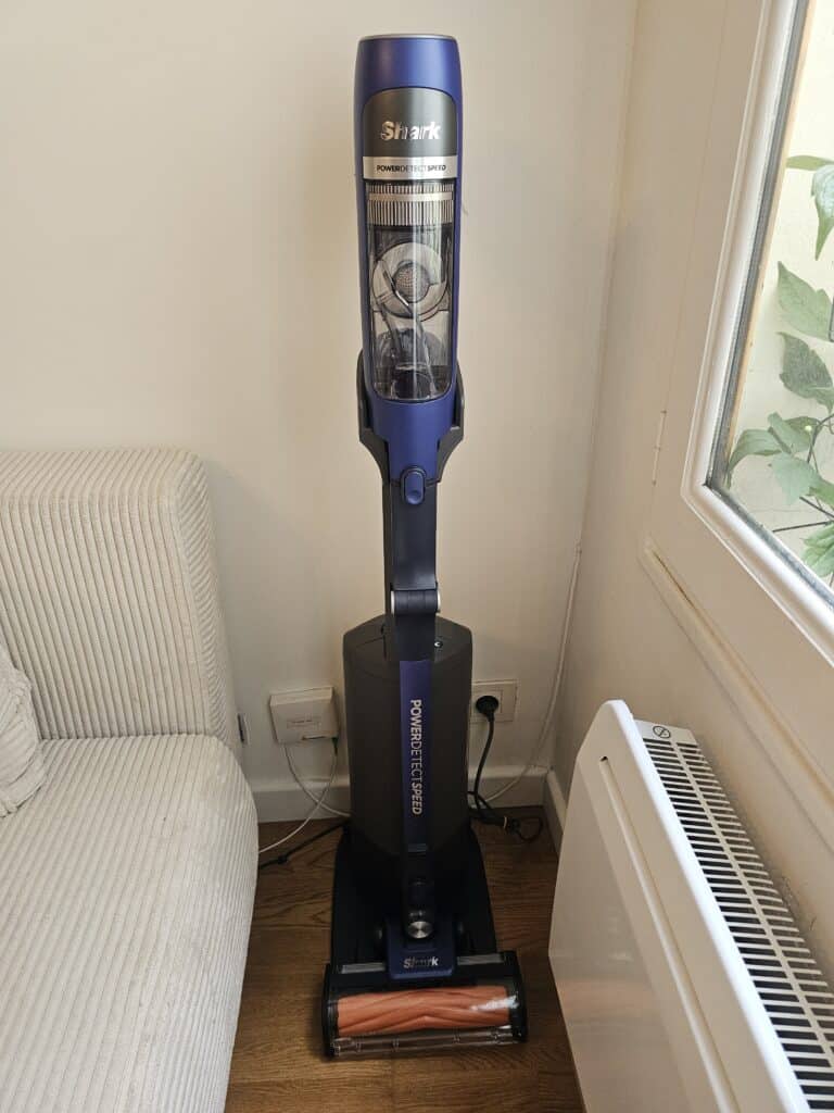 Base de vidange automatique du Shark PowerDetect Speed : réservoir 2 litres et mode silencieux