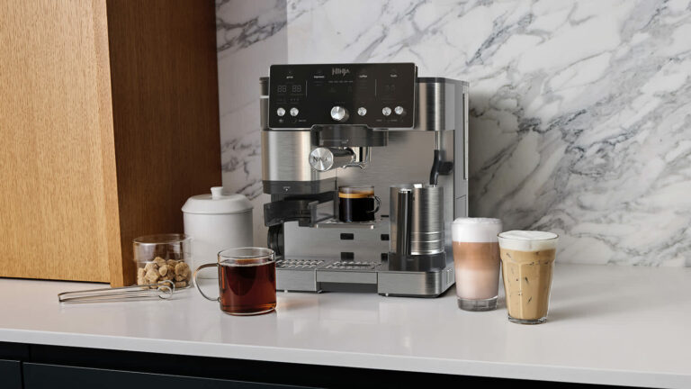 Avis et test de la Ninja Luxe Café Essential ES501EU : machine à expresso avec broyeur intégré