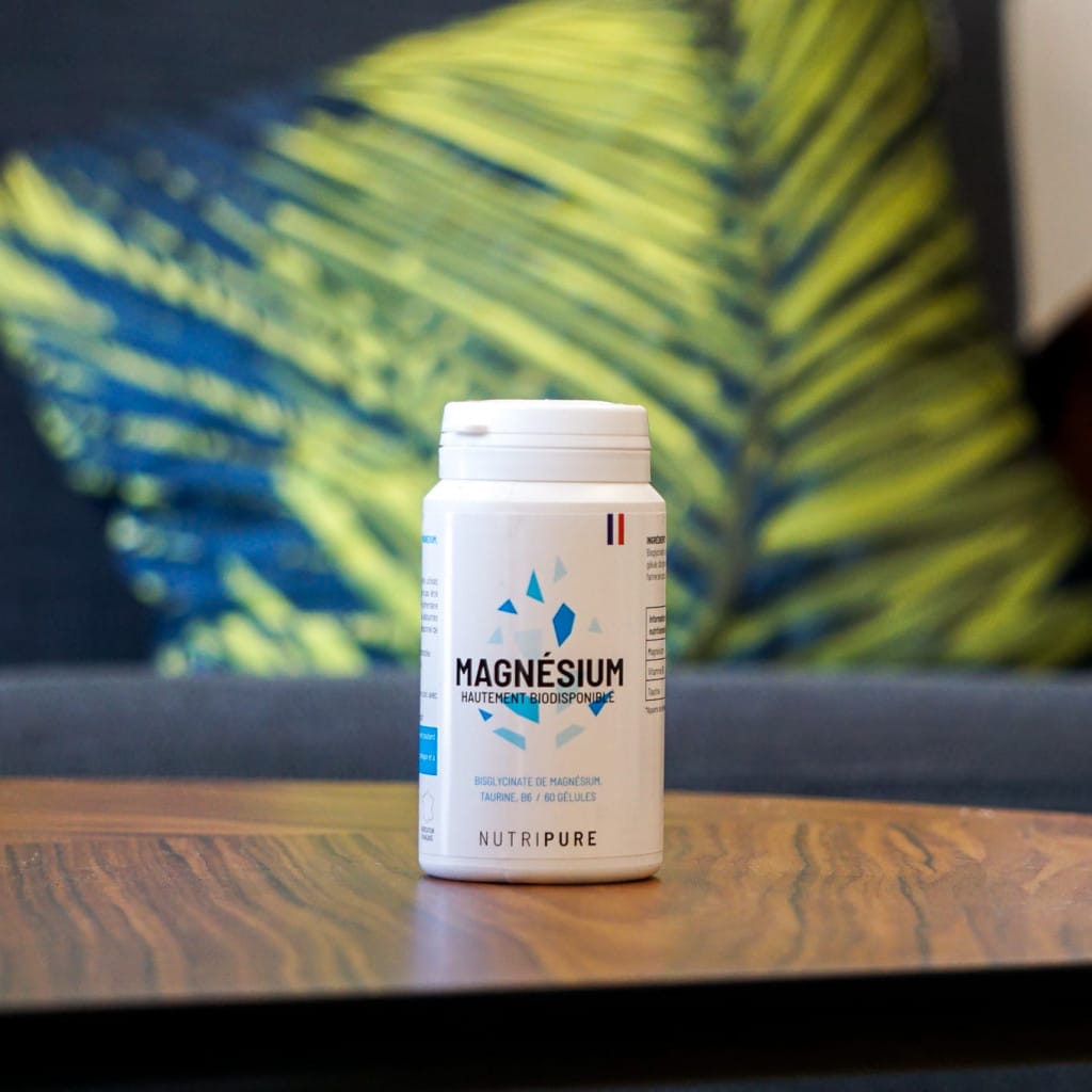 Journal de test du magnésium bisglycinate Nutripure semaine par semaine : réduction des crampes nocturnes dès la deuxième semaine, réveils nocturnes espacés en semaine 3, fatigue cognitive de fin d'après-midi reculée en semaine 4, résultats après 6 semaines de prise régulière