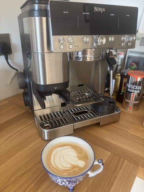 Première utilisation de la Ninja Luxe Café Essential ES501EU : Barista Assist, broyage et infusion du double expresso