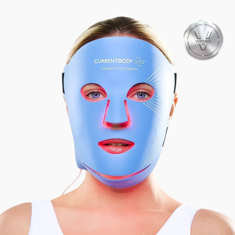 le masque LED bleu Série 2 posé sur ma table de chevet, sa mentonnière plus couvrante bien visible par rapport aux photos de l'ancienne génération que j'avais vues en ligne avant d'acheter. C'est la version que j'utilise depuis six semaines, tous les deux jours.