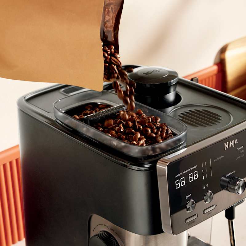 Latte avec mousse de lait préparé avec la Ninja Luxe Café MINI Plus ES352EU