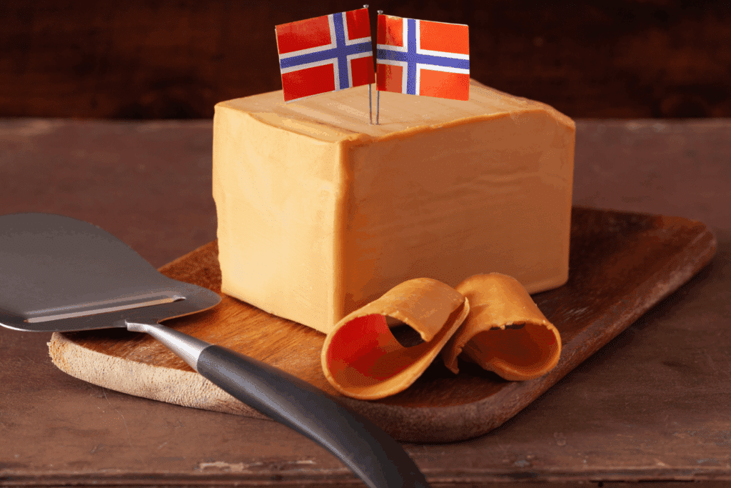 Marmite de petit-lait en ébullition dans une laiterie de montagne du Gudbrandsdalen, en Norvège