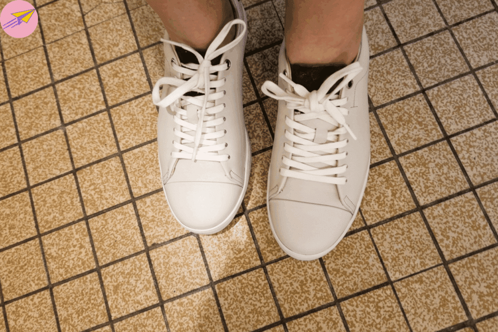 une photo des chaussures qui peuvent être réparées
