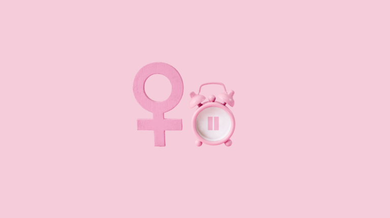 Le symbole des femmes et une horloge pour illustrer les problèmes homonaux