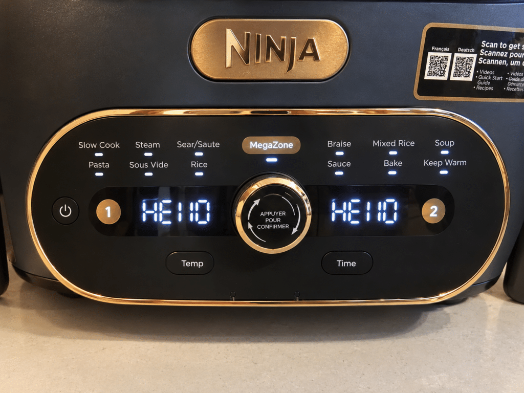 photo du multicuiseur Ninja MultiPot montrant l'écran double et les boutons 1, 2 et MegaZone pour illustrer la détection des cuves