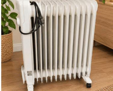 Vue d’un radiateur bain d’huile De’Longhi sur roulettes, pour illustrer le chauffage d’appoint électrique silencieux qui diffuse sa chaleur par convection