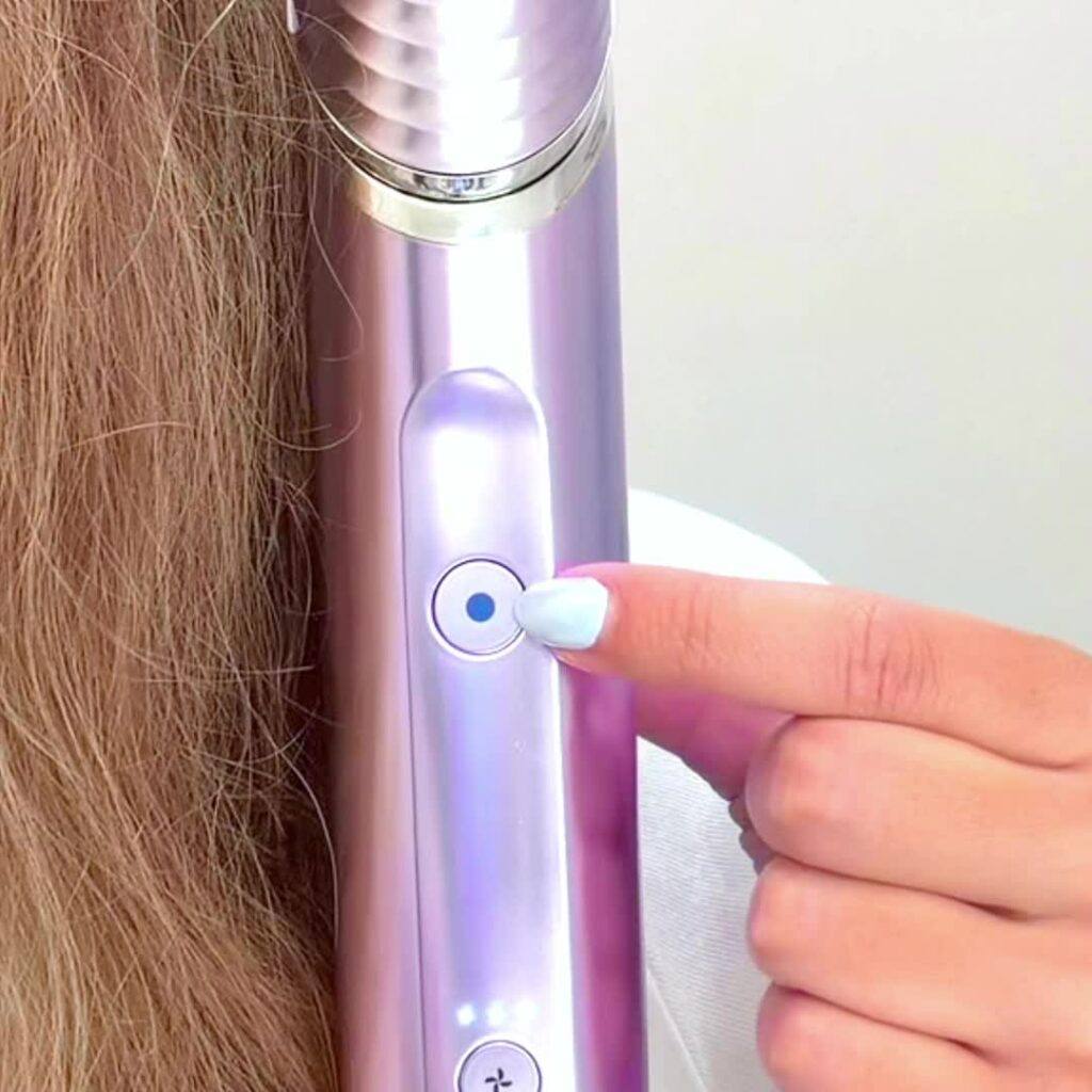 photo de mes cheveux en sections avec des pinces avant mon brushing à l’IonCurl pour illustrer ma routine