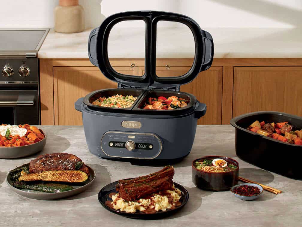 photo du Ninja MultiPot posé sur un plan de travail avec ses deux cuves de 3,1 L et sa grande cuve de 7 L, pour illustrer mon avis sur ce multicuiseur dual zone